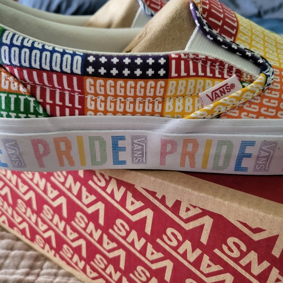 VANS Classic Slip On Pride LGBTQ+ Multicolor Rainbow Men 11.5 042024 - Picture 5 of 9